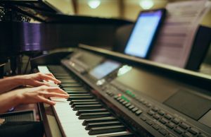 How to Choose a Digital Piano – 10 Factors to Consider According to Science